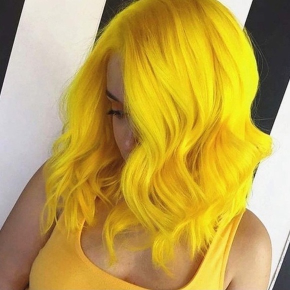 SHORT WAVY Yellow Lace Front Wig NEW